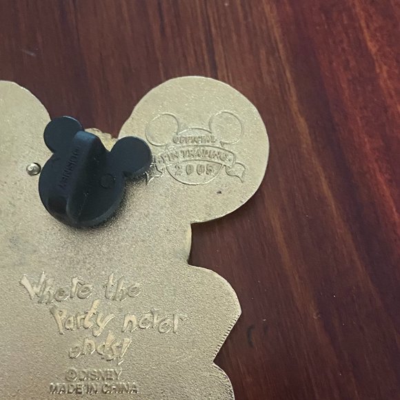 2005 Chip And Dale Pin Where The Party Never Ends Disney World Pin - Picture 4 of 4